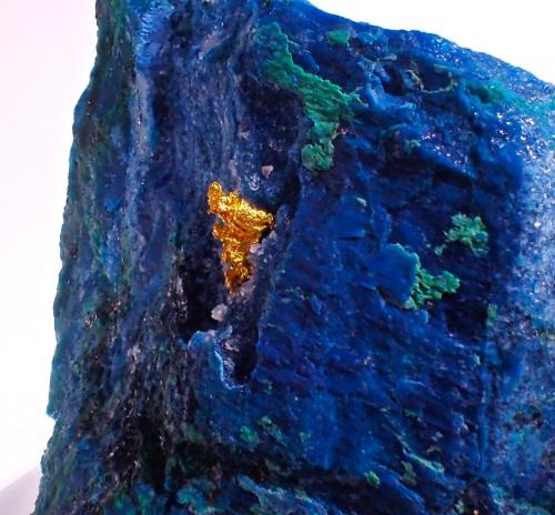 Gold, Shattuckite, Malachite<br />Khorixas area, Kunene Region, Namibia<br />47 mm x 39 x mm x 32 mm<br /> (Author: Don Lum)