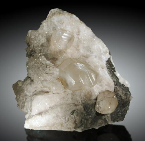 Calcita<br />Mina La Cuerre, zona minera de La Florida, Rionansa-Herrerías, Comarca Saja-Nansa, Cantabria, España<br />18 x 16cm, cristales hasta 5cm<br /> (Autor: Raul Vancouver)