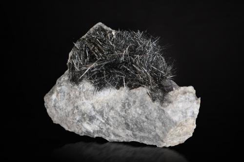 Robinsonite<br />Tunnel di Sant'Olga, Monte Arsiccio Mine, Sant'Anna (Sant'Anna di Stazzema), Apuan Alps, Stazzema Municipality, Lucca Province, Tuscany, Italy<br />6 x 3 x 3.5 cm / main crystal: 1.5 cm<br /> (Author: MIM Museum)