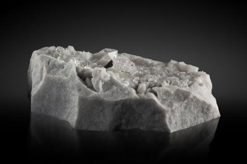 Quartz<br />La Facciata Quarry, Carrara, Apuan Alps, Massa-Carrara Province, Tuscany, Italy<br />20 x 11.5 x 6 cm / main crystal: 3.7 cm<br /> (Author: MIM Museum)