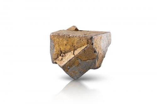 Isoferroplatinum<br />Konder Massif, Aldan shield, Ayan-Maya District, Khabarovsk Krai, Russia<br />1.5 x 1.5 x 1 cm / main crystal: 1.1 cm<br /> (Author: MIM Museum)