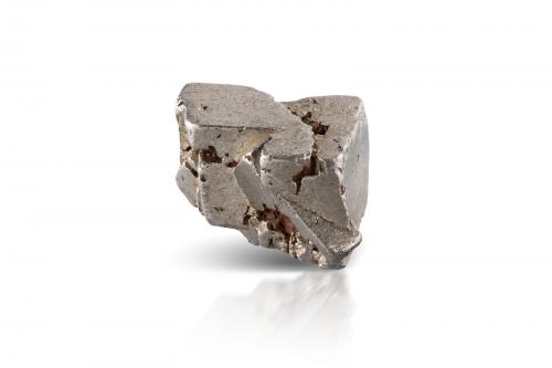 Isoferroplatinum<br />Konder, Aldan shield, Distrito Ayan-Maya, Khabarovsk Krai, Rusia<br />1.5 x 1.5 x 1 cm / main crystal: 1.3 cm<br /> (Author: MIM Museum)