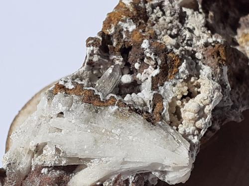 Quartz, Aragonite, Nordstrandite<br />Terlano (Terlan), Bolzano Province, Trentino-Alto Adige (Trentino-Südtirol), Italy<br />6 x 2,5 cm<br /> (Author: Volkmar Stingl)