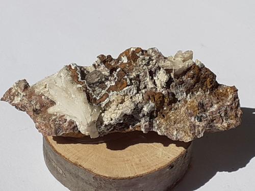 Quartz, Aragonite, Nordstrandite<br />Terlano (Terlan), Bolzano Province, Trentino-Alto Adige (Trentino-Südtirol), Italy<br />6 x 2,5 cm<br /> (Author: Volkmar Stingl)
