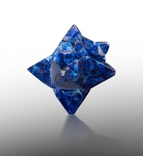 Cumengeite<br />Amelia Mine, Santa Rosalía (El Boleo), Boleo District, Municipio Mulegé, Baja California Sur, Mexico<br />1.5 x 1.5 x 1.5 cm / main crystal: 1.2 cm<br /> (Author: MIM Museum)