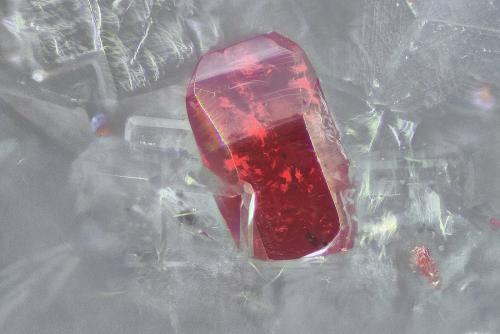 Cinabrio<br />Fabiola Mine (Balduino and Fabiola Mine), Albuñol, Comarca Costa Granadina, Granada, Andalusia, Spain<br />1 ó 2 mm.<br /> (Autor: Antonio Abril)