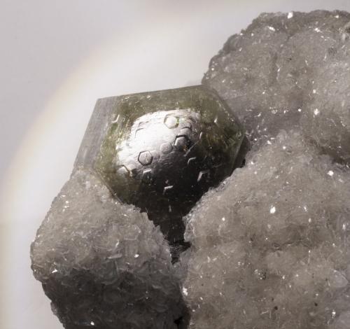Fluorapatito, Calcita<br />Minas da Panasqueira, Aldeia de São Francisco de Assis, Covilhã, Castelo Branco, Cova da Beira, Centro, Portugal<br />cristal de 3cm<br /> (Autor: Raul Vancouver)