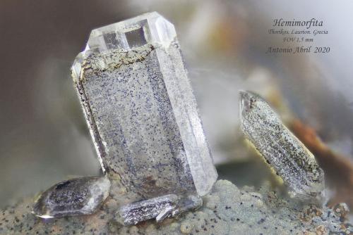 Hemimorfita<br />Lavrion, Distrito minero Lavrion, Prefectura Attikí (Attica), Grecia<br />1.5 mm<br /> (Autor: Antonio Abril)