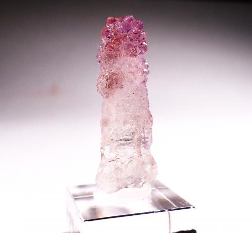 Quartz (variety amethyst scepter)<br />Kakamunurle Quarry, Karur District, Tamil Nadu, India<br />33 mm x 14 mm x 12 mm<br /> (Author: Don Lum)