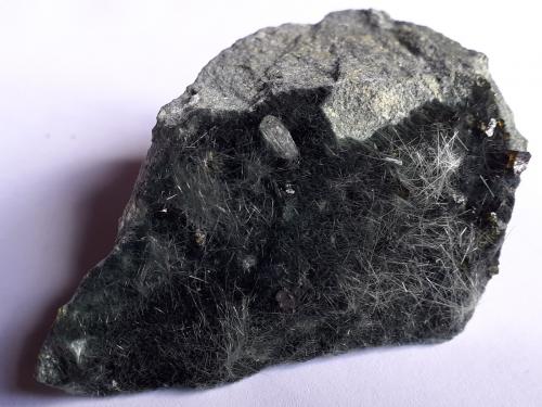 Apatite, Actinolite (variety byssolite), Epidote<br />Knappenwand, Knappenwand area, Untersulzbach Valley, Hohe Tauern, Salzburg, Austria<br />6,5 x 3 cm<br /> (Author: Volkmar Stingl)