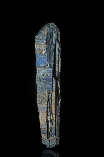 Stibnite<br />Mina Ichinokawa, Saijo, Prefectura Ehime, Isla Shikoku, Japón<br />9.3 x 1.9 cm<br /> (Author: am mizunaka)