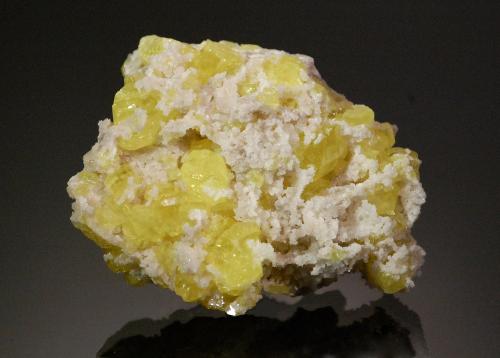 Sulfur, Aragonite<br />Minas Cianciana, Cianciana, Provincia Agrigento (Girgenti), Sicilia, Italia<br />5.3 x 4.1 x 2.4 cm<br /> (Author: Michael Shaw)