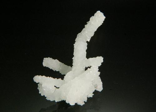 Prehnite ps. after Laumontite<br />Cantera Pathanwadi, Mumbai (Bombay), Distrito Mumbai, Maharashtra, India<br />6.2 x 4.6 x 3.5 cm<br /> (Author: Michael Shaw)