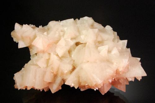 Calcite<br />Southwest Mine, Bisbee, Warren District, Mule Mountains, Cochise County, Arizona, USA<br />10.3 x 6.5 x 5.3 cm<br /> (Author: Michael Shaw)