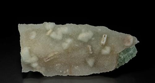 Fluorite, Quartz<br />Mount Gee, Arkaroola Wilderness Sanctuary, Northern Flinders Ranges, Flinders Ranges, South Australia, Australia<br />10.2 x 4.6 cm<br /> (Author: am mizunaka)