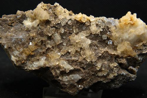 Fluorita y Celestina<br />Cantera Fuentecilla, Cabezo del Polovar, Villena, Comarca Alto Vinalopó, Alicante / Alacant, Comunidad Valenciana / Comunitat Valenciana, España<br />11 x 6 cm<br /> (Autor: Pedro Antonio)