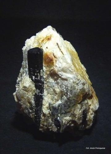 Turmalina (Grupo)<br />Pegmatite outcrop, Encalladora Island, Cap de Creus, Cadaqués, Comarca Alt Empordà, Gerona / Girona, Catalonia / Catalunya, Spain<br />40x30 mm.<br /> (Autor: Jesus Franquesa Baucells)