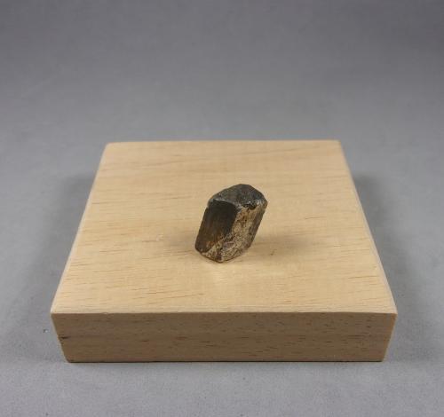 Arsenopirita (variedad danaita)<br />Minas Skuterud, Modum, Viken, Noruega<br />1,5 × 1,1 × 0,7 cm.  4,32 g.<br /> (Autor: J. G. Alcolea)