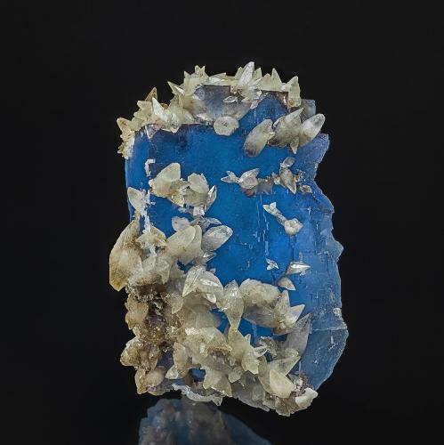 Fluorite, Calcite<br />Minerva I Mine, Ozark-Mahoning group, Cave-in-Rock Sub-District, Hardin County, Illinois, USA<br />7.6 x 5.0 cm<br /> (Author: am mizunaka)