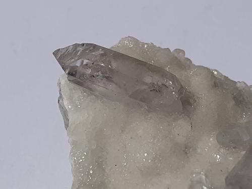 Quartz (variety Amethyst), Calcite<br />Bombori, Provincia Chayanta, Departamento Potosí, Bolivia<br />4 x 3 cm<br /> (Author: Volkmar Stingl)