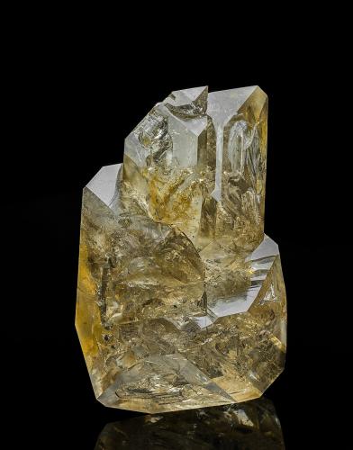Quartz (variety smoky quartz)<br />Ace of Diamonds Mine, Middleville, Town of Newport, Herkimer County, New York, USA<br />10.4 x 8.0 cm<br /> (Author: am mizunaka)