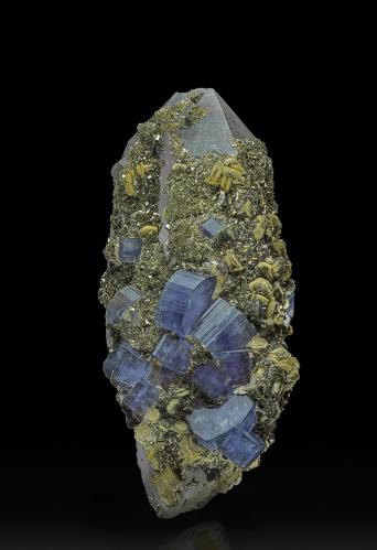 Fluorapatite, Quartz, Pyrite, Siderite<br />Minas da Panasqueira, Aldeia de São Francisco de Assis, Covilhã, Castelo Branco, Cova da Beira, Centro, Portugal<br />9.7 x 4.0 cm<br /> (Author: am mizunaka)