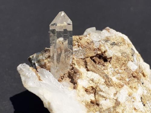 Quartz (variety rock crystal)<br />Klammalm, Navis, Distrito Innsbruck-Land, Tirol Norte, Tirol, Austria<br />5 x 4,5 cm<br /> (Author: Volkmar Stingl)