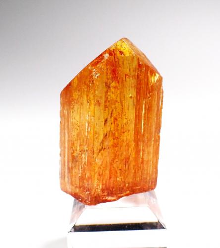 Topaz (variety imperial topaz)<br />Ouro Preto, Minas Gerais, Brasil<br />35 mm x 23 mm x 15 mm<br /> (Author: Don Lum)