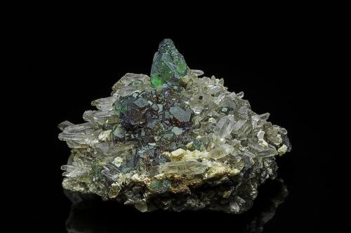 Fluorite, Quartz<br />Erongo Mountain, Usakos, Erongo Region, Namibia<br />9.2 x 7.4 cm<br /> (Author: am mizunaka)