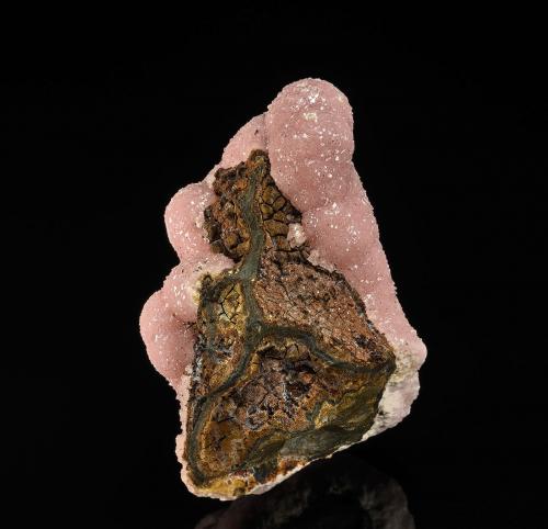 Rhodochrosite, Pyrrhotite<br />Distrito Santa Eulalia, Municipio Aquiles Serdán, Chihuahua, México<br />5.7 x 3.8 cm<br /> (Author: am mizunaka)