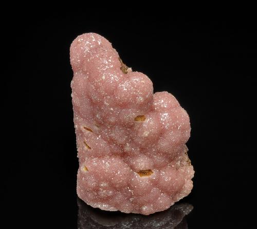 Rhodochrosite, Pyrrhotite<br />Santa Eulalia District, Municipio Aquiles Serdán, Chihuahua, Mexico<br />5.7 x 3.8 cm<br /> (Author: am mizunaka)