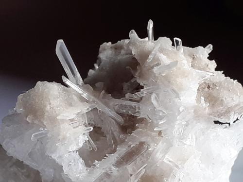 Hydroboracite<br />Cantera Kohnstein, Niedersachswerfen, Distrito Nordhausen, Turingia/Thüringen, Alemania<br />4 x 3,5 cm<br /> (Author: Volkmar Stingl)