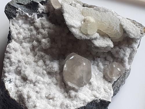 Apophyllite, Prehnite, Gyrolite, Quartz<br />Pune District (Poonah District), Maharashtra, India<br />6,5 x 5 cm<br /> (Author: Volkmar Stingl)