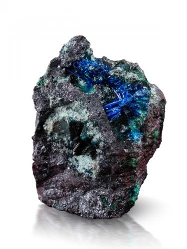 Likasite and Gerhardtite on Cuprite<br />Likasi, Cinturón de cobre de Katanga, Katanga (Shaba), República Democrática del Congo (Zaire)<br />5 x 3.5 x 4 cm / main crystal: 1.0 cm.<br /> (Author: MIM Museum)