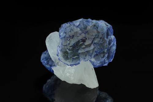 Fluorite, Quartz<br />Huayllapon Mine (Huallapon Mine), Pasto Bueno, Pampas District, Pallasca Province, Ancash Department, Peru<br />5.8 x 5.1 cm<br /> (Author: am mizunaka)