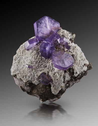 Fluorapatite<br />Dara-i-Pech pegmatite, Chapa Dara District, Kunar Province (Konar), Afghanistan<br />6 x 4.5 x 6 cm / main crystal: 2.1 cm<br /> (Author: MIM Museum)
