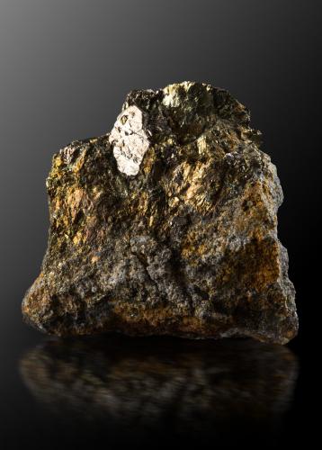 Arsenohauchecornite on Chalcopyrite<br />Vermilion Mine, Denison Township, Sudbury District, Ontario, Canada<br />4.5 x 4 x 1.5 cm / main crystal: 1.1 cm<br /> (Author: MIM Museum)