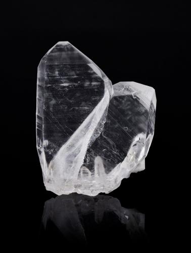 Quartz (goldschmidt twin)<br />Corinto, Curvelo, Minas Gerais, Brasil<br />9 x 2.5 x 12 cm / main crystal: 11.5 cm<br /> (Author: MIM Museum)