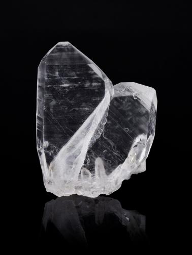 Quartz (goldschmidt twin)<br />Corinto, Curvelo, Minas Gerais, Brazil<br />9 x 2.5 x 12 cm / main crystal: 11.5 cm<br /> (Author: MIM Museum)