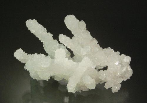 Prehnite after Laumontite<br />Cantera Malad, Malad, Mumbai (Bombay), Distrito Mumbai (Distrito Bombay), Maharashtra, India<br />7.2 x 5.0 cm<br /> (Author: Michael Shaw)