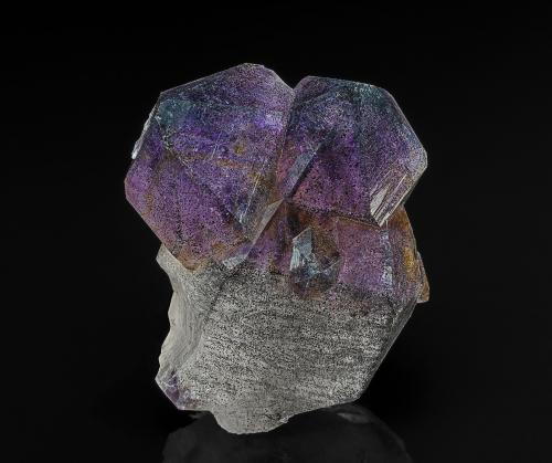 Quartz (variety amethyst), Hematite<br />Mina Yubileynoe, Distrito Uchalinsky, República de Baskortostán, Rusia<br />6.3 x 4.8 cm<br /> (Author: am mizunaka)