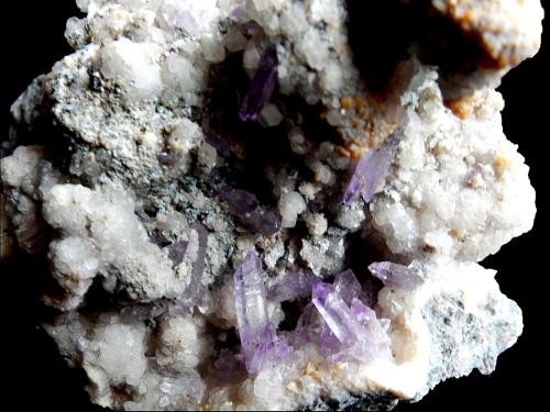 Quartz (variety amethyst)<br />Osilo, Sassari Province, Sardinia/Sardegna, Italy<br />Up to 15mm<br /> (Author: Dany Mabillard)