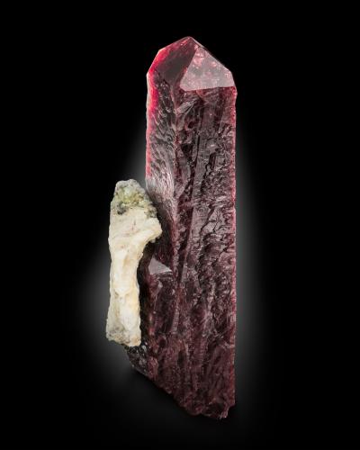 Zircon<br />Pare Mountains, Same District, Kilimanjaro Region, Tanzania<br />4.5 x 4.5 x 14 cm / main crystal: 13.7 cm<br /> (Author: MIM Museum)