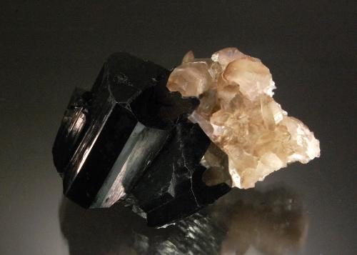 Schorl<br />Erongo Mountain, Usakos, Erongo Region, Namibia<br />6.2 x 3.7 x 3.3 cm<br /> (Author: Michael Shaw)