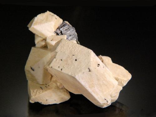 Microcline, Arfvedsonite<br />Monte Malosa, Distrito Zomba, Malawi<br />8.4 x 6.3 x 4.4 cm<br /> (Author: Michael Shaw)