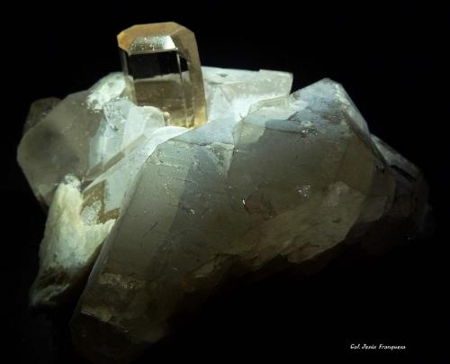 Topacio.<br />Shengus (Shingus), Distrito Roundu, Gilgit-Baltistan (Áreas del Norte), Paquistán<br />65x50, 18x10 mm.<br /> (Autor: Jesus Franquesa Baucells)