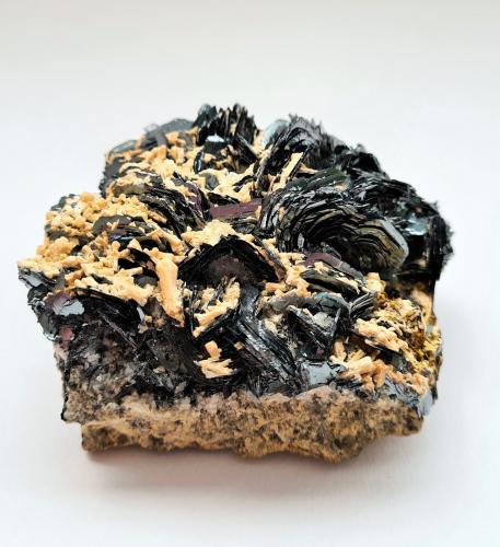 Hematite<br />Fibbia, Fontana, Central St Gotthard Massif, Leventina, Ticino (Tessin), Switzerland<br />80mm x 80mm x 40mm<br /> (Author: Philippe Durand)