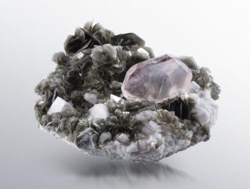 Fluorite on Mica (Group) and with Orthoclase<br />Chumar Bakhoor, Valle Hunza, Distrito Nagar, Gilgit-Baltistan (Áreas del Norte), Paquistán<br />26 x 22 x 13.5 cm / main crystal: 9.0 cm.<br /> (Author: MIM Museum)