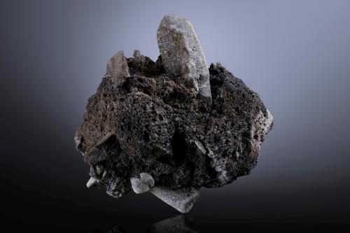Albita (variedad anortoclasa)<br />Erebus Mount, Ross Island, Ross Dependency, Antarctic Peninsula, Antarctica<br />10 x 5 x 10 cm / cristal principal: 5.1 cm<br /> (Autor: Museo MIM)