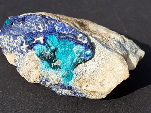 Tyrolite, Azurite, Malachite<br />Distrito minero Ringenwechsel, Troi, Distrito Schwaz, Valle Inn, Tirol Norte, Tirol, Austria<br />3 x 1,5 cm<br /> (Author: Volkmar Stingl)